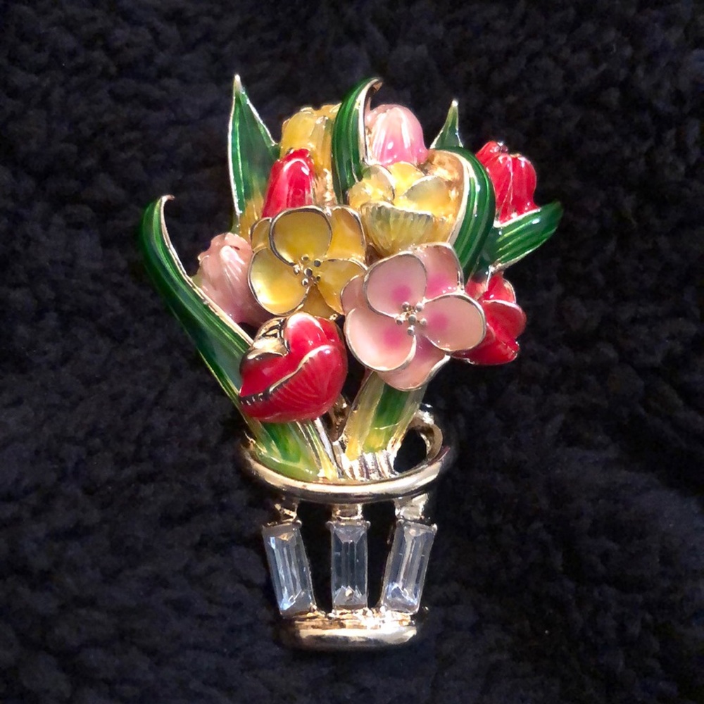 Brand new gold tone Napier Flower Bouquet Pin!